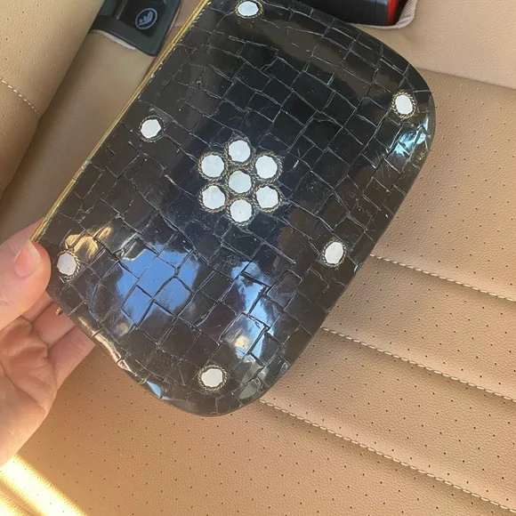 Elegant Black and Gold Clutch - Picture 4 of 6